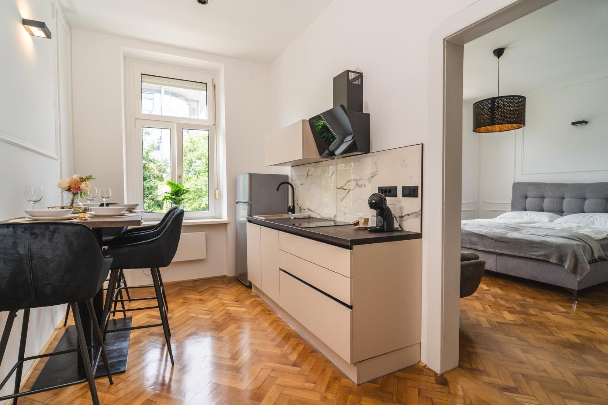Hl Apartments 马里博尔 外观 照片